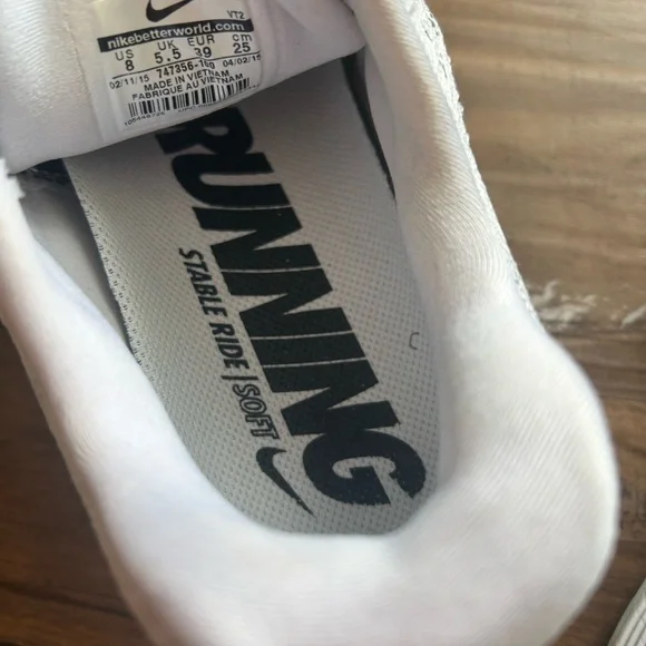 Nike Lunarglide White and Black Running Shoes - Picture 9 of 10